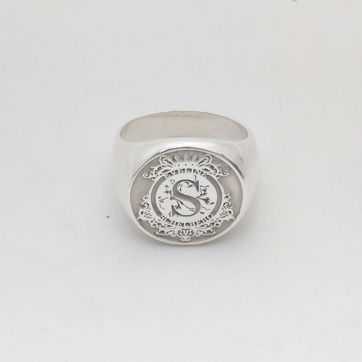 Custom Engraved 17mm Round Top - Initial Ring Custom avaliação e preço