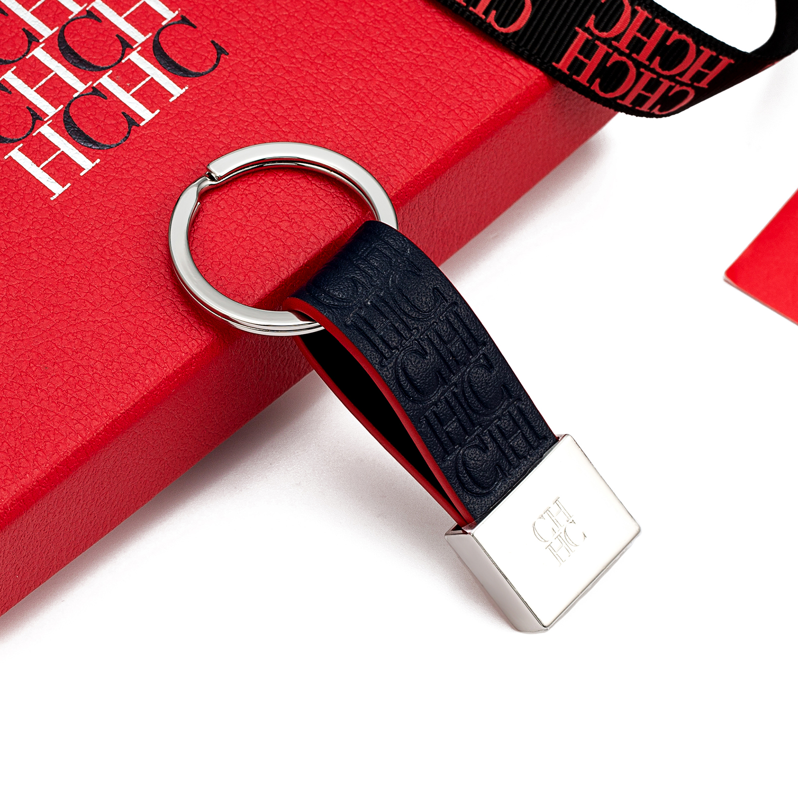 CH Embossed Monogram Leather K - Monogram Keychain Leather avaliação e preço