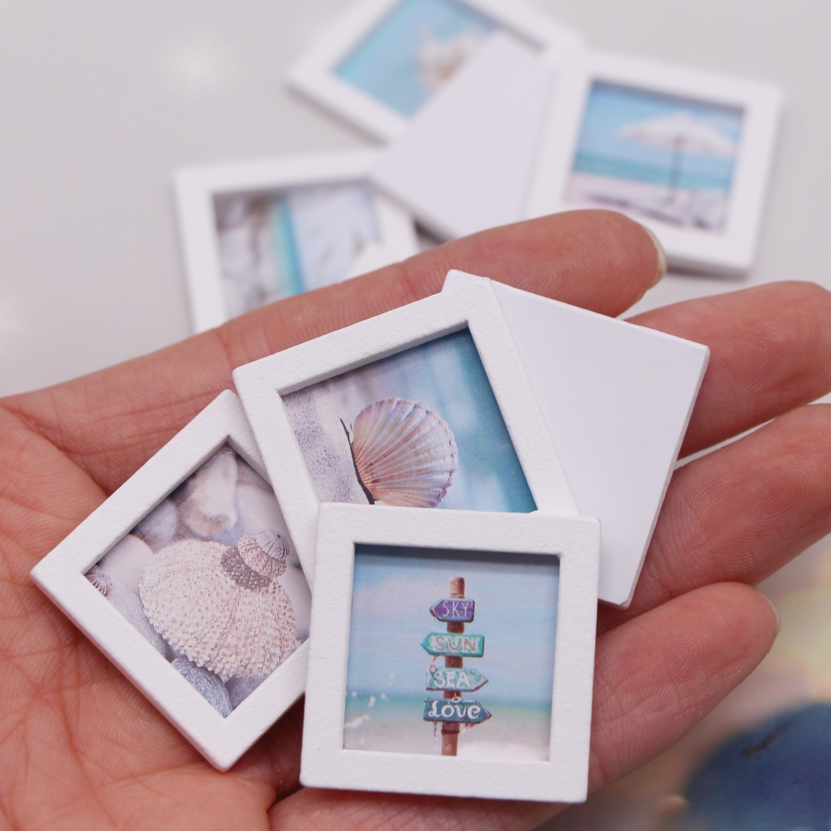 Dollhouse Miniature Wooden Oce - Engraved Wood Frame avaliação e preço